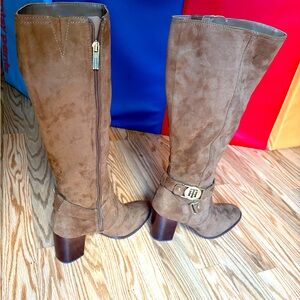 Tommy Hilfiger women’s boots 9 1/2